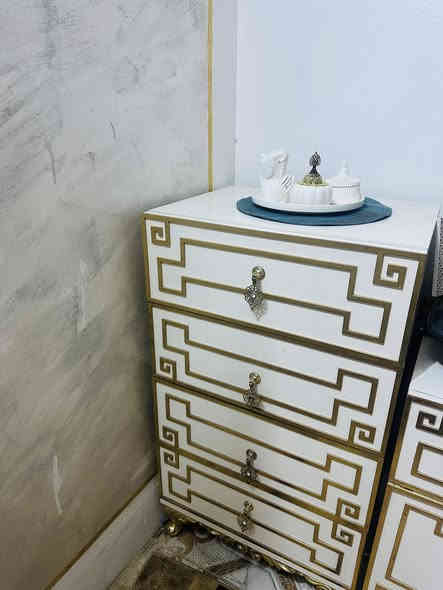 غرفه ملكي فخمه ما بيه اي ضرر 10 قطع شرط النضافة والفخامه وألقوه سعر مليون ونص وبيه مجال الكرسي والطبله هديه وياه لتواصل واتساب ***********
