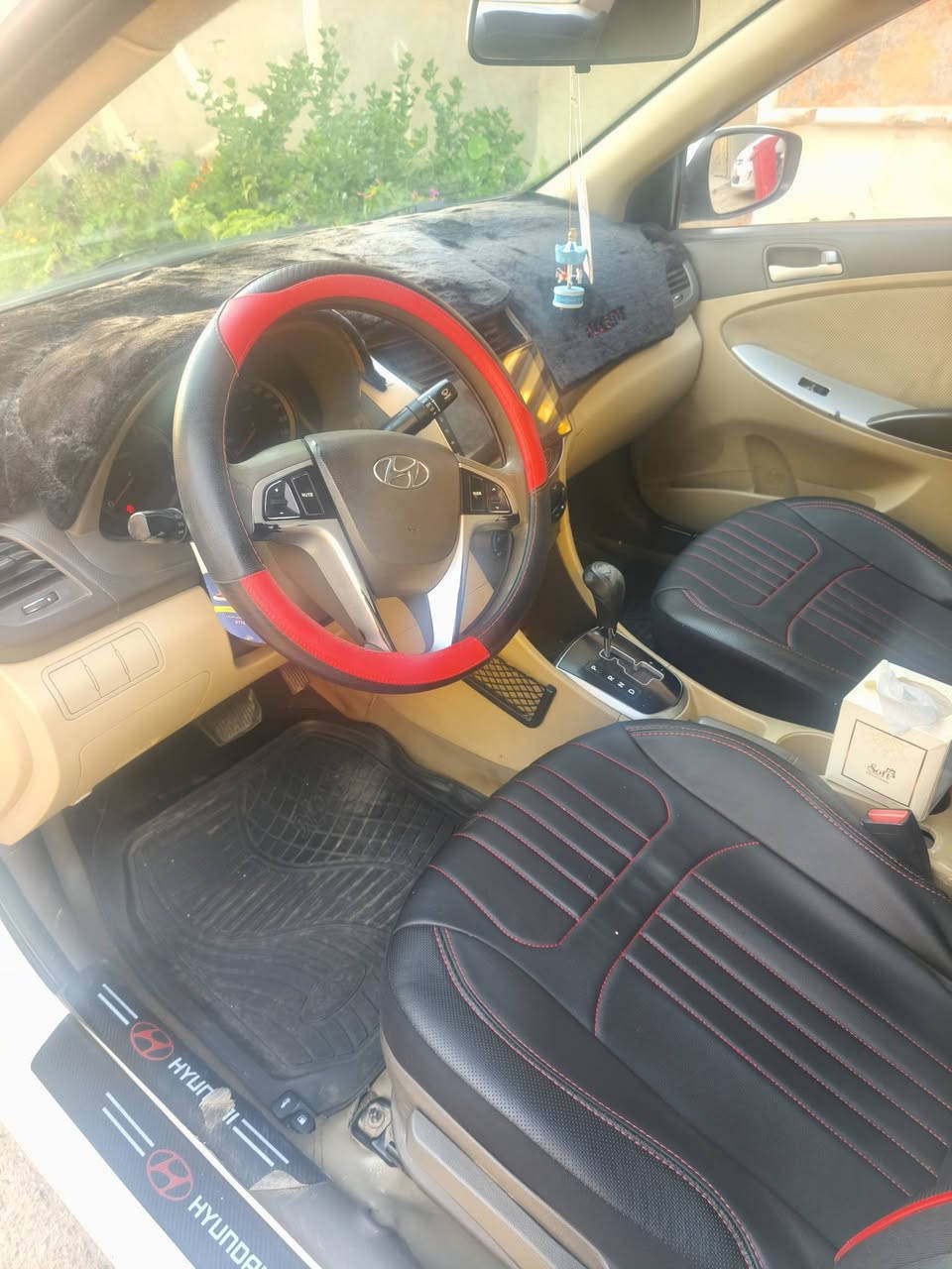 هيونداي أكسنت 2013 خليجي 🔥 (لون ابيض )
صبغ ( بالجاملغ و شبر بنيد)
محرك 16 قطرتين
✔️ كير + محرك + تبريد وتدفئه 
✔️ جاهزة بدون أي مصرف 💯
المواصفات:
✔️ تحكمات ستيرن
✔️ نظام ECo
إشارات بالمرايا
داخل لونين تغليف جلد
 ويل كب 5 حجم 14
تغليف ارضيه جلد
شاشه اندرويد 
كامره 
إضافات جديدة:
✔️ تخم تايرات جديد
✔️ صدر أمامي + خلفي جديد
✔️ سويجات 2 + سبير 
 سنوية + أرقام جديدة لغاية 2027
 باسمي – تحويل بنفس اليوم
😎 السيارة أحلى من الصور وجاهزة استخدام
🟪 السعر 100 $
رقم   واتساب***********
