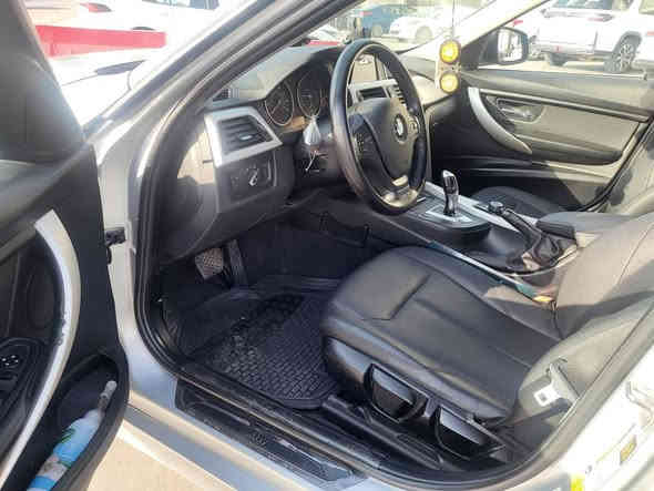 السلام عليكم BMW 2018
320i
السعر  158
بيع او مراوس

ماشيه 88000
محرك 2000 توين توربو
بصمه
كشنات جلد
وباقي المواصفات المعروفه
صور الحادث مرفقه
العنوان بغداد الكرخ
*********** بغداد
