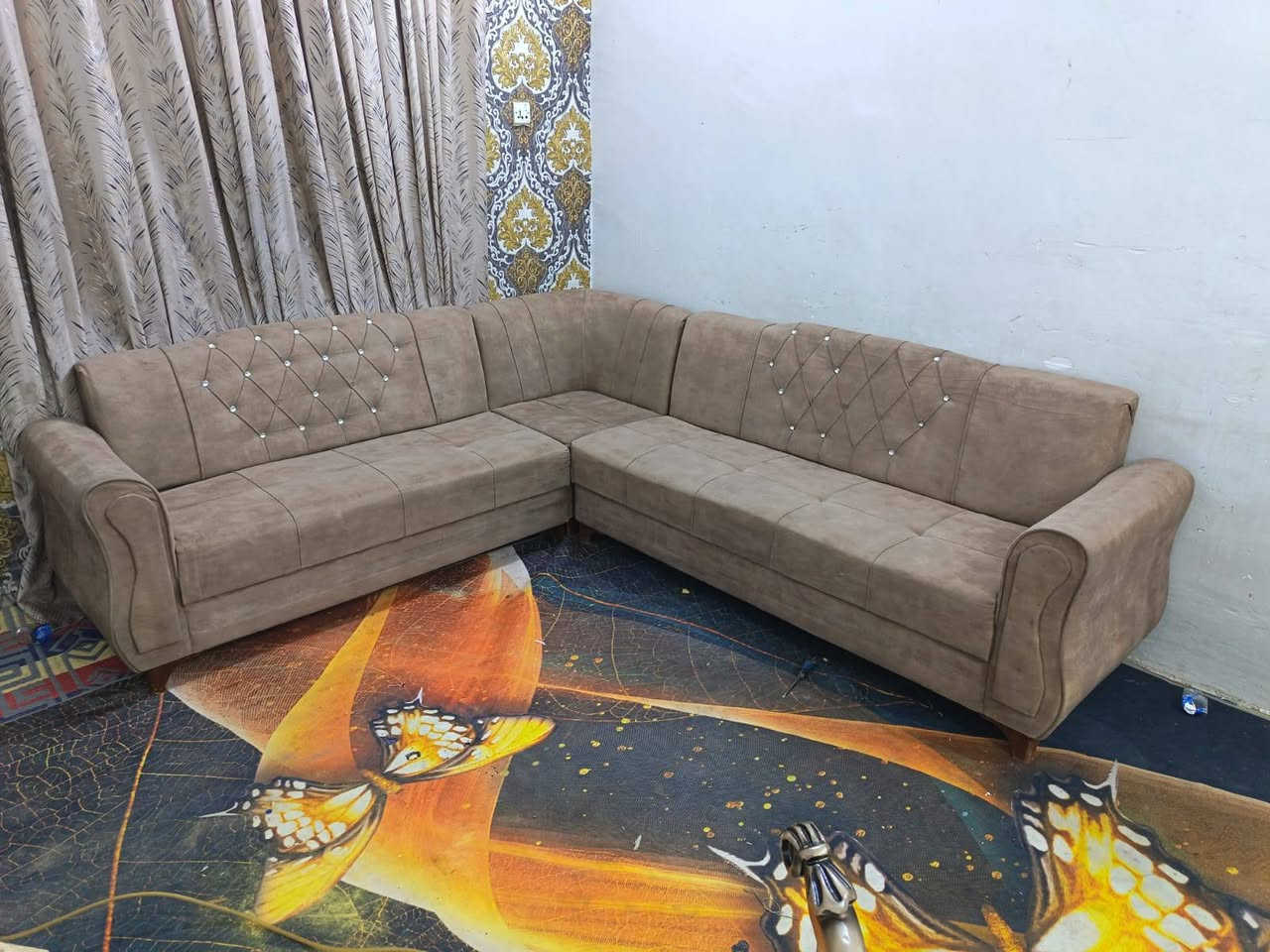 ديوان تكمه نضيف بدون اي ضرر للبيع ب140 قفله
***********
