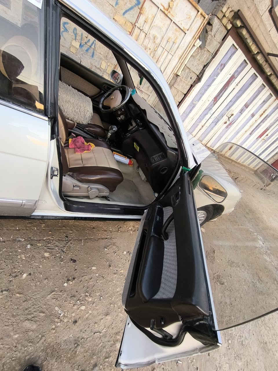 السلام عليكم بطه للبيع منفصل موديل 93 مكفوله من كص ونقل وضربه مصبوغه جماليه كير مكينه ففتي  جدد اكسن تخم تاير باتري جديد تبريد ثلج 
رقم نكليزي بغداد بسمي رقم نكليزي تحويل ثاني يوم مكاني بغداد النهروان 
*********** السعر.    55 وبيه مجال كلش قليل.
