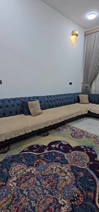 ديوان • ١٣ مقعد • الرمادي