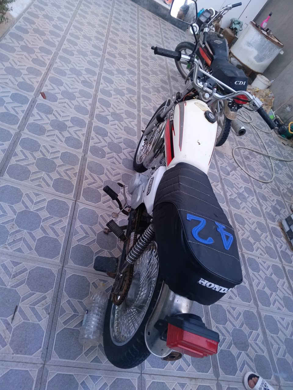 السلام عليكم دراجه تايكر للبيع دراجه حلوه وناعمه كرهيائيات شغاله موديل 2021 مكاني  حله شارع 80 السعر 375 وبيه مجال للشراي يتصل ***********/*********** بيهن واتساب دراجه اوراق
