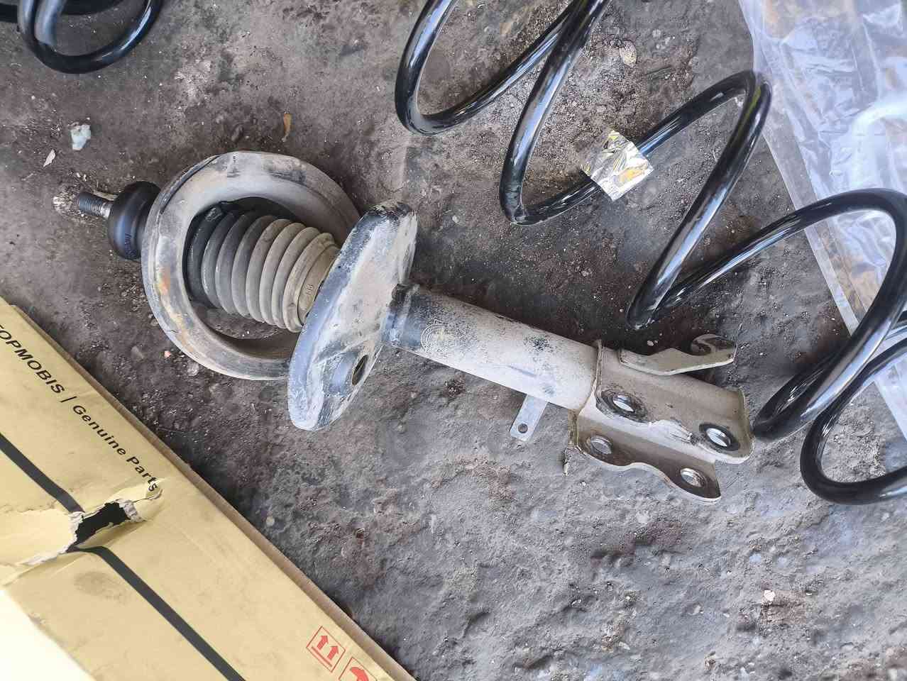 🔧🚗 جانب من أعمالنا اليومية… مستمرين بخدمتكم دائماً 🚗🔧
بفضل الله تم إنجاز عمل صيانة لسيارة كورولا 1995
✅ بعد الفحص تبين وجود قطع مستهلكة في الصدر الأمامي، وشملت:
▪️ دبلات أمامي وخلفي
▪️ لويات دبل أمامي وخلفي
▪️ قواعد دبل أمامي وخلفي
✔️ تم تبديل جميع القطع المستهلكة بقطع أصلية وبجودة مضمونة
✔️ فرق واضح بالثبات والأداء بعد الصيانة
🔧 متوفر لدينا جميع قطع الصدر الأمامي والخلفي لكافة أنواع السيارات
🛠️ صيانة فورية وحدادة صدر بأيدي فنيين مختصين
💯 شغل مضمون وأسعار منافسة
📍 العنوان: بغداد – ساحة الطيران – الفرع الثالث شارع حجي منيشد
☎️ للاستفسار:
***********
***********
#كورولا #Toyota #كورولا_1995 #صيانة #حدادة_صدر #قطع_غيار #بغداد #ساحة_الطيران #تصليح_سيارات #ميكانيك #قطع_غيار_اصلية #صيانة_سيارات #سيارات #العراق #محل_الصادق #دبلات #صدر_السيارة #CarMaintenance #Baghdad #ToyotaCorolla
