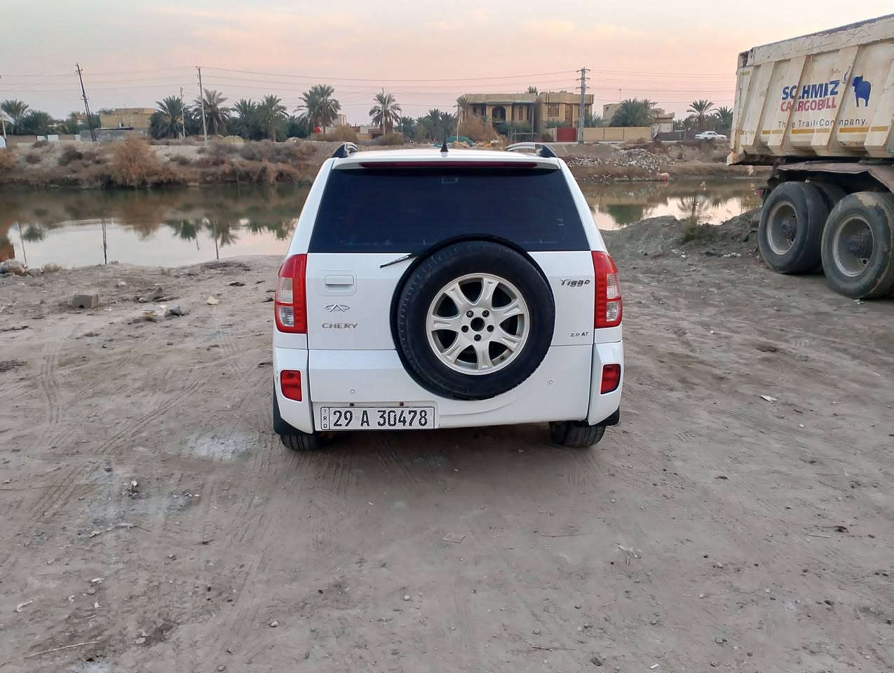 سلام عليكم البيع شيري تيكو 2014 جديده السياره ماشيه 80 ألف بحالت الشركه كلهه شغاله تتفئه تبريد محرك جديد رقم واصط ابسمي ولسعر ع تلفون ***********
