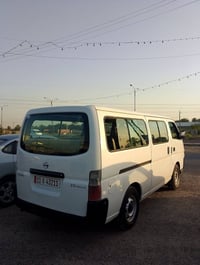 نيسان يرفان • ٢٠٠٩ • تايرات جديد