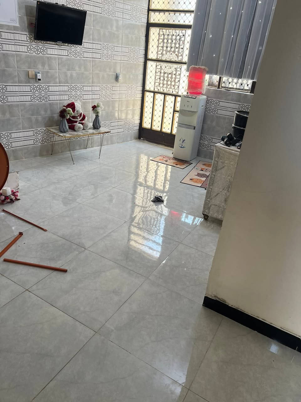 سلام عليكم بيت البيع بلي رومه قرب جامع برقان بيت جاهر  سعر البيت ٦٥ بي مجال رقم ***********
