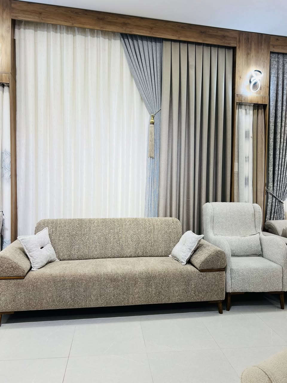 جديد القمة (2) للستائر والأثاث💥💥
عرض نار 🔥🔥🔥
اختار تخمك 🛋️🛋️والبرده هدية🎉 🎁🎁🎁🎁علينا  

أطقم راقية تجمع بين الفخامة والراحة 
بتصميم عصري، ألوان متناغمة، ولمسة تخلّي بيتك يحچي عن ذوقك الرفيع 🌹

متوفرة ديوان حسب الطلب بألوان متعددة تناسب كل الأذواق متوفر قياسات حسب طلب
📍 زورونا وخلي بيتك يشرق من جديد

القمة (2) للستائر للاثاث اختيارك للتميز 🤍 

-النقل داخل بعقوبة مجاناً🚛🚛🚚🚚

 للأستفسار يرجى مراسلتنا على صفحاتنا 
او الاتصال على الرقم :
 واتس ☎️☎️***********
واتس ☎️☎️***********  
    

📍نتشرف بزيارتكم في موقعنا الكائن في : 
بعقوبة / شارع مديرية شرطة ديالى👮‍♂️ 
مقابل مجمع التحرير للتسوق 👜👗👚
