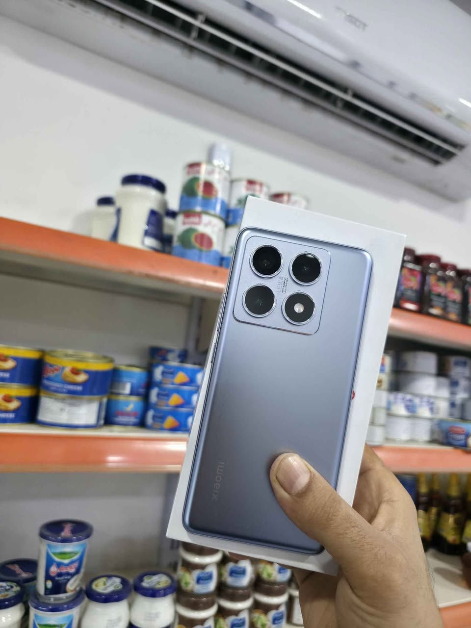 السلام عليكم للبيع وحش شاومي 14T PRO 5G ذاكرة 512 جهاز نضيف كلش كامل ملحقات الاصليه مواصفات الجهاز قويه كلش جميع الالعاب 120فريم براحة كامرات قويه من شركت ليكا شحن سريع 120واط السعر 600 الف وبي مجال مكاني البصرة *********** البصرة, العراق
