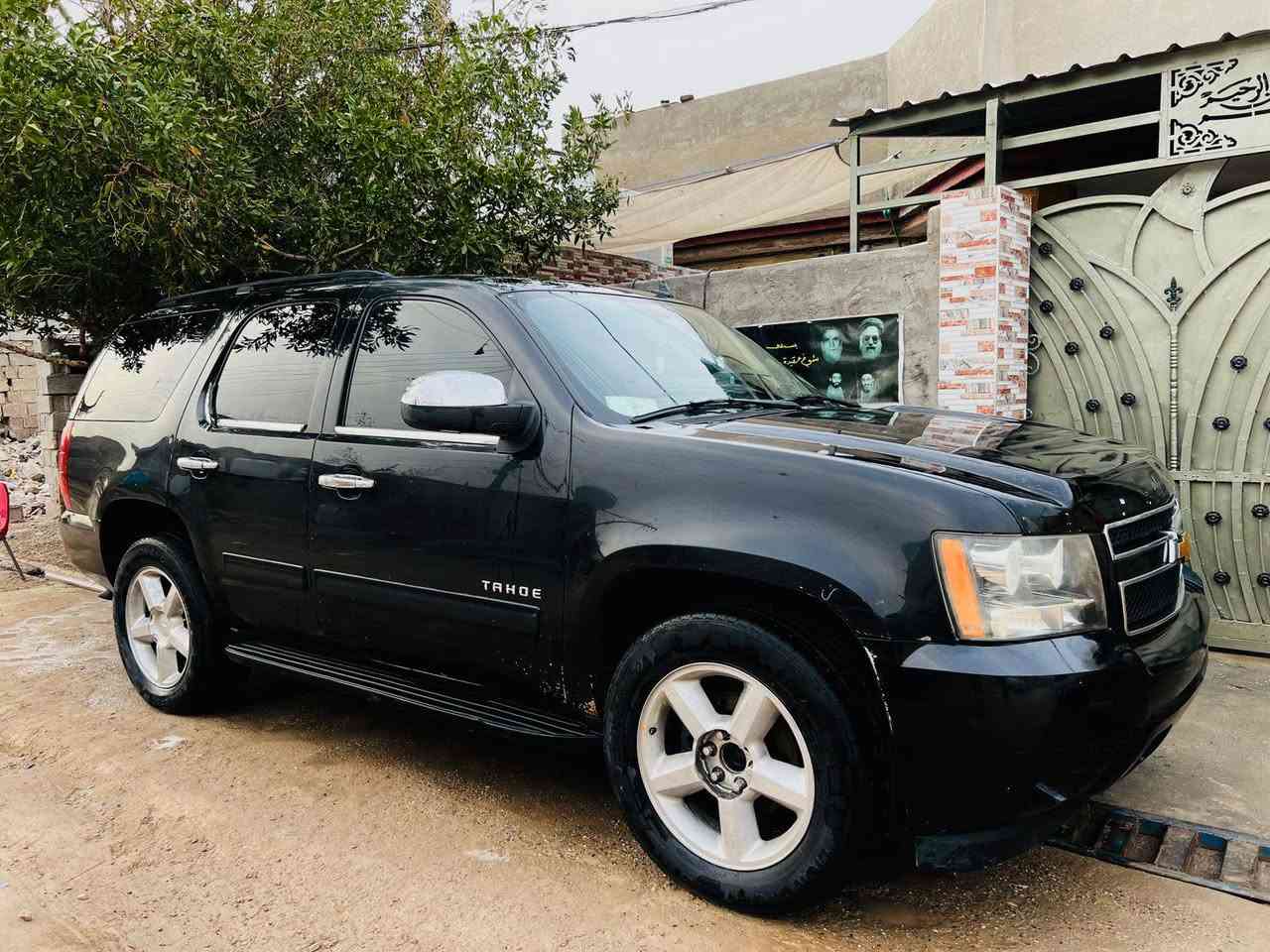 السلام عليكم 
تاهو 2012 ادوات 
مكفوله مكينه و گير 
ومن الكص والحادث 
فئة ال تي LT
ارقام الشاصي كاملة وواضحة جاهزة للترقيم 
مقاعد منفصل
تبريد شغال
السعر 90 ورقة
مكان بغداد
الرقم ***********
