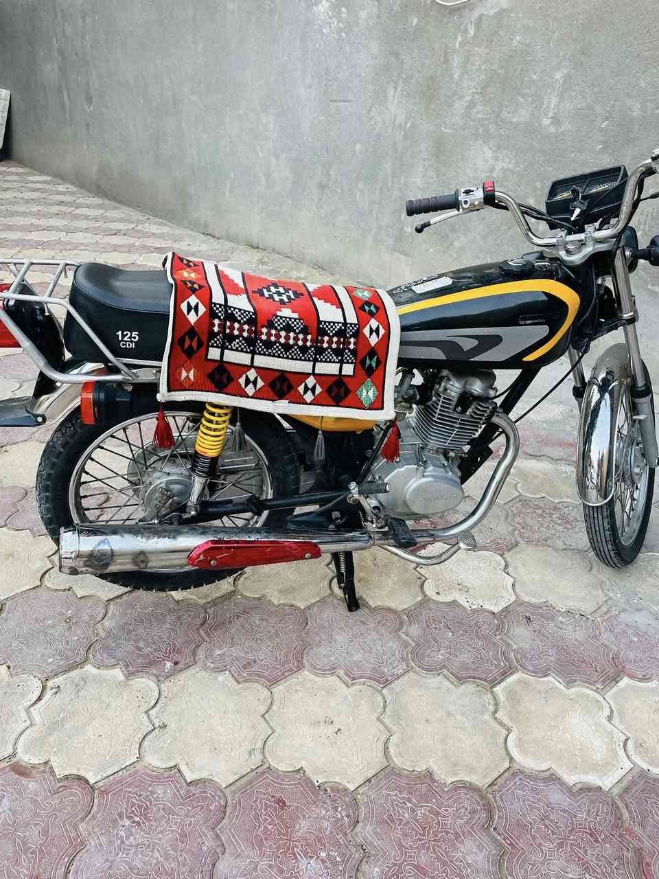 السلام عليكم ٤كير ‏موديل 2014 دراجة مكفوله من كل شي  معميره كل جديد محرك لا نيضيح ولا تبخير ولا تنقيص كهربائيات  جديد ا أوراق صولي بيه نقص ٢ورقه السعر ٣٠٠بيه مجال مكان طوريج ***********
