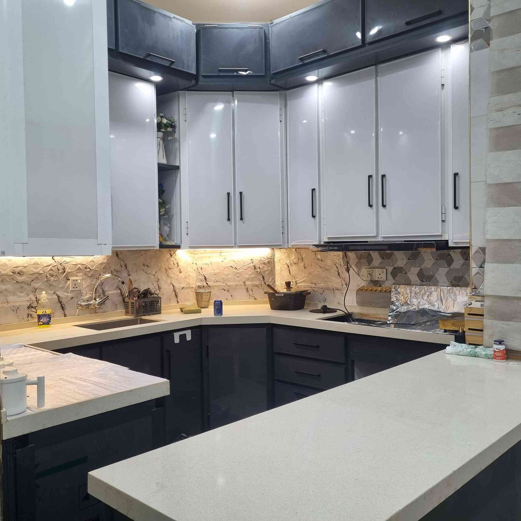 بيت ٢٢٠ متر للبيع 
منطقة حي النفط الجديدة (مقابل ٣٦)

على شارع السيد التجاري 

الطابق الاول

مدخل.. استقبال ٧*٤.. مجمع صحي خاص 

المطبخ بارد ٥*٤

المطبخ الحار ٣*٢.٥

الكليدور .. ٩ *٤ .. مجمع صحي متكامل 

غرفة ٦*٤

غرفة ٤.٥ *٤.٥ مع حمام داخلي 

الطابق الثاني ٤ غرف 

غرفة ٦*٤

غرفة ٤.٥*٤.٥ مع حمام داخلي 

غرفة ٧*٤

غرفة ٦*٤

مخزن ٣*٢ 

***********
