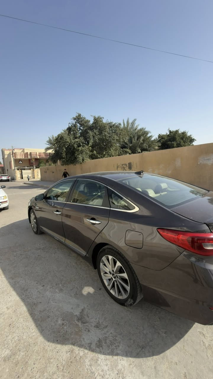 السلام عليكم ورحمة الله وبركاته 
سوناتا 2015 وارد امريكي
محرك 2400 GDI C1
بيها صبغ جاملغ خلفي ايسر 
وتبديل قبغ جنطة بلادي نفس اللون
محرك وگير نظيف بدون تبخير ولا تنقيص
تبريد ثلج
السيارة بأسمي بغداد سنوية ورقم جديد

السعر 113$  وبيها مجال بسيط 
مكانها الفلوجة الحي الصناعي
للإستفسار
***********
***********
