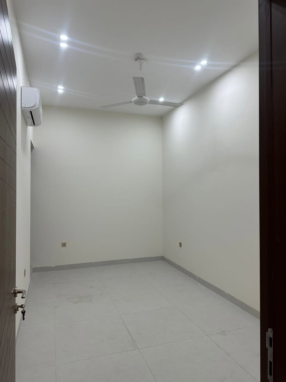 شقق للإيجار – زيونة 712

فرصة مميزة للسكن في موقع هادئ وقريب من جميع الخدمات 👌

🔹 الطابق الأرضي
 • غرفتا نوم
 • صالة
 • مطبخ
 • خدمات
 • مؤثث (مطبخ + سبالت)

🔹 الطابق الأول
 • غرفتا نوم
 • صالة
 • مطبخ
 • خدمات
 • مؤثث (مطبخ + سبالت)

🔹 الطابق الثاني
 • غرفتا نوم
 • صالة
 • مطبخ
 • خدمات
 • مؤثث (مطبخ + سبالت)

📍 الشقق جاهزة للسكن
📍 مناسبة للعوائل

📞 للاستفسار والتفاصيل:
 ***********– مهندس علي
*********** – عبدالله

شركة نخبة المهندسين
