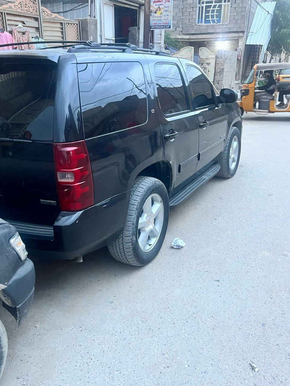 سلام عليكم اعيد النشر بسبب الوعود الكاذبة تاهو ادوات مكفوله من الكص البيع موديل 2012 سياره جديده بمعنه الكلمه باتري جديد كهربائياته كله شغاله تبريد ثلج ويه سويج كير محرك خير من الله ربع ماتصرف عليه مكاني بغداد جسر ديالى الجديد كرغولية السعر 85 وبيه مجال حك الجيه شراي يتصل (***********)
