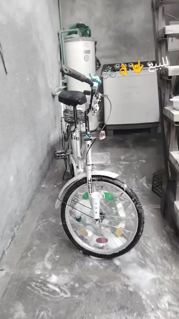 سلام عليكم بايسكل حجم 20 البيع السعر 50 و بي مجل الباسكل  نضيف مكاني كربلاء الحر الرقم ***********
