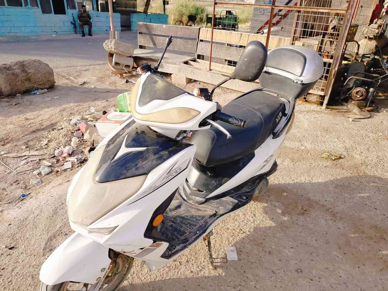 السلام عليكم سكنس صيني شغال سلف كهربائيات كاملة اوراقة كاملة كلشي شغال سعره 180وبي مجال متواجد خاص الرقم*********** مكلف بل نشر
