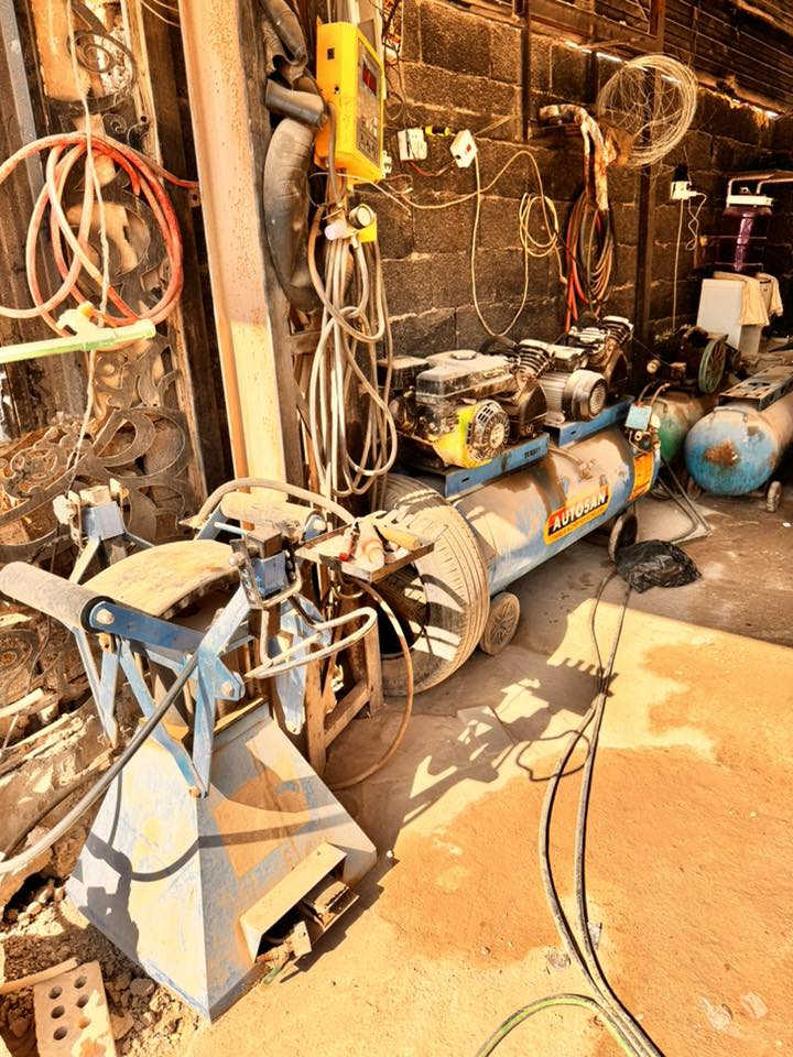 سلام عليكم من رخصه الادمن محل للبيع غراض كلها شغلاله مكان الرائسه العبيدي شيله كامله ما ابيع قطع السعر تصل عل رقم ***********
