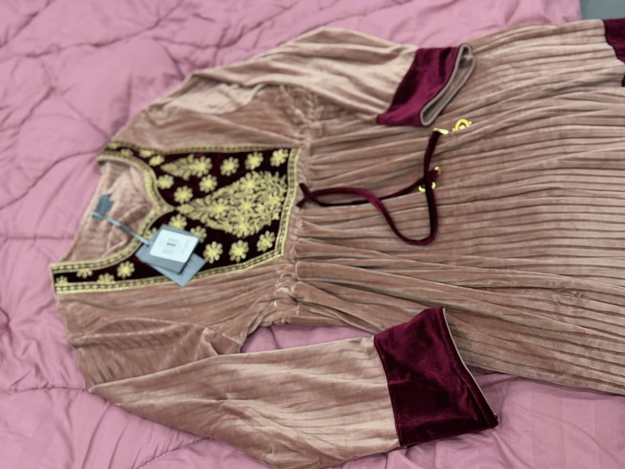 كلابيه جديده بعلامتهاب٣٠ احسبها السعر كدامكم عل علامه فصال القفطان او الفستان تخبل فخمه حيل قياس لارج  
وتلبس اكس لارج لان بيها حزام يوجد توصيل


**إذا كنت صاحب هذا الإعلان وتريد حذفه لأي سبب، رجاءا أرسل رسالة إلى الدعم الفني**