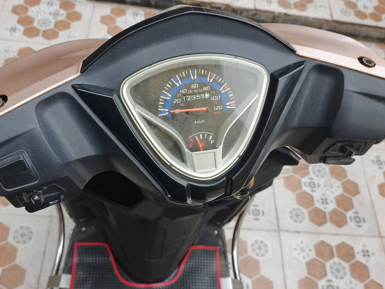 السلام عليكم دراجه للبيع سكنس 120 مكينه ما مفتوحه بلاد طافيه عوزهة عقل وسلف وتشتغل تواير جدد كلشي جديد نضافه فول شغاله كلشي كلوبات اشايـر تواير جدد مكاني ناصريه مركز 
السعـر:450 وبيهة مجال قليل والشراي بي خير ويدلل *********** ما متواجد واتساب بس ماسنجر وع الخط
