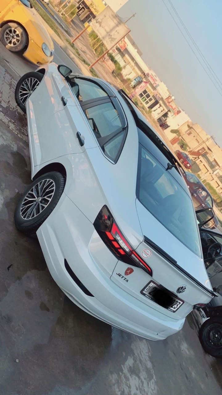 السيارة باسمي الشخصي (تحويل أو وكالة مضمونة 100%)
المواصفات الأساسية
• الموديل: 2019.
• اللون: أبيض ثلجي 
الرقم: سليمانية (بأسمي تريد وكاله او تحويل ).
• المشية: 107 ألف ميل• 
• البنزين: بطاقة بنزين موجودة 
• الضرر: جاملغ وبونيد فقط.
• الملاحظات: الضرر خارجي فقط 
• ⁠بدون شاصي وبدون دواخل (بشرط الفحص).
• ⁠الإضافات والمواصفات:
• الرادارات: رادار أمامي وخلفي للحماية والتنبيه.
• فتحة سقف: سلايد بنوراما 
• الداخلية: كشنات جلد أسود بلادي 
• الشاشة: شاشة لمس كبيرة تدعم (Apple CarPlay / Android Auto).
كاميرا خلفية بلادية.
• المميزات: تشغيل وإطفاء ذكي، ويل كب رياضي، إضاءة LED نهارية.
✅ حالة السيارة العامة:
• السيارة "مال بيت" وجاهزة من كلشي 
• تبريد ثلج، صدر ناعم، وما بيها أي نقص.
📍 المكان: [كركوك ]
💰 السعر: [145ورقه ]
📞 رقم الهاتف: [***********] كركوك, العراق
