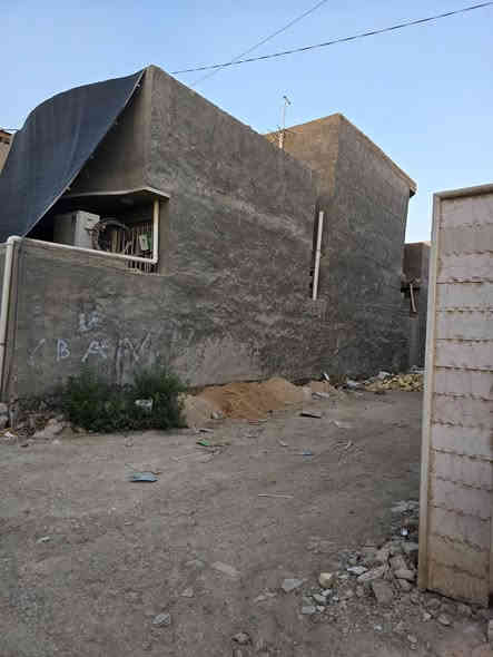 قطعه 100 متر مكان مميز بشارع التبليط الي بصف مدينة حمورابي قرب عميد قيس طابو زراعي سند ٢٥ الوحيده بالمنطقه لان كل المنطقه مبنيه ثاني قطعه عن التبليط وشارعهه راح يسوو مقرنص خدمات كامله ماء كهرباء مجاري سعرهه مناسب بالنسبه لمكانهه 60 وبيهه مجال للاستفسار
***********
