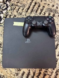 للبيع بلايستيشن 4 معدل  جهاز PS4 نضيف جدًا مامفتوح نهائي معدل نظام 9 س...