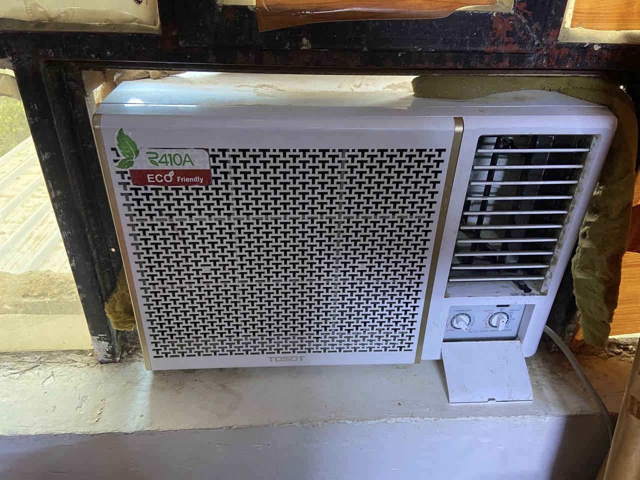 مكيفين للبيع جدد بعدهن العام اشتريتهن  قيم واخذ ***********
