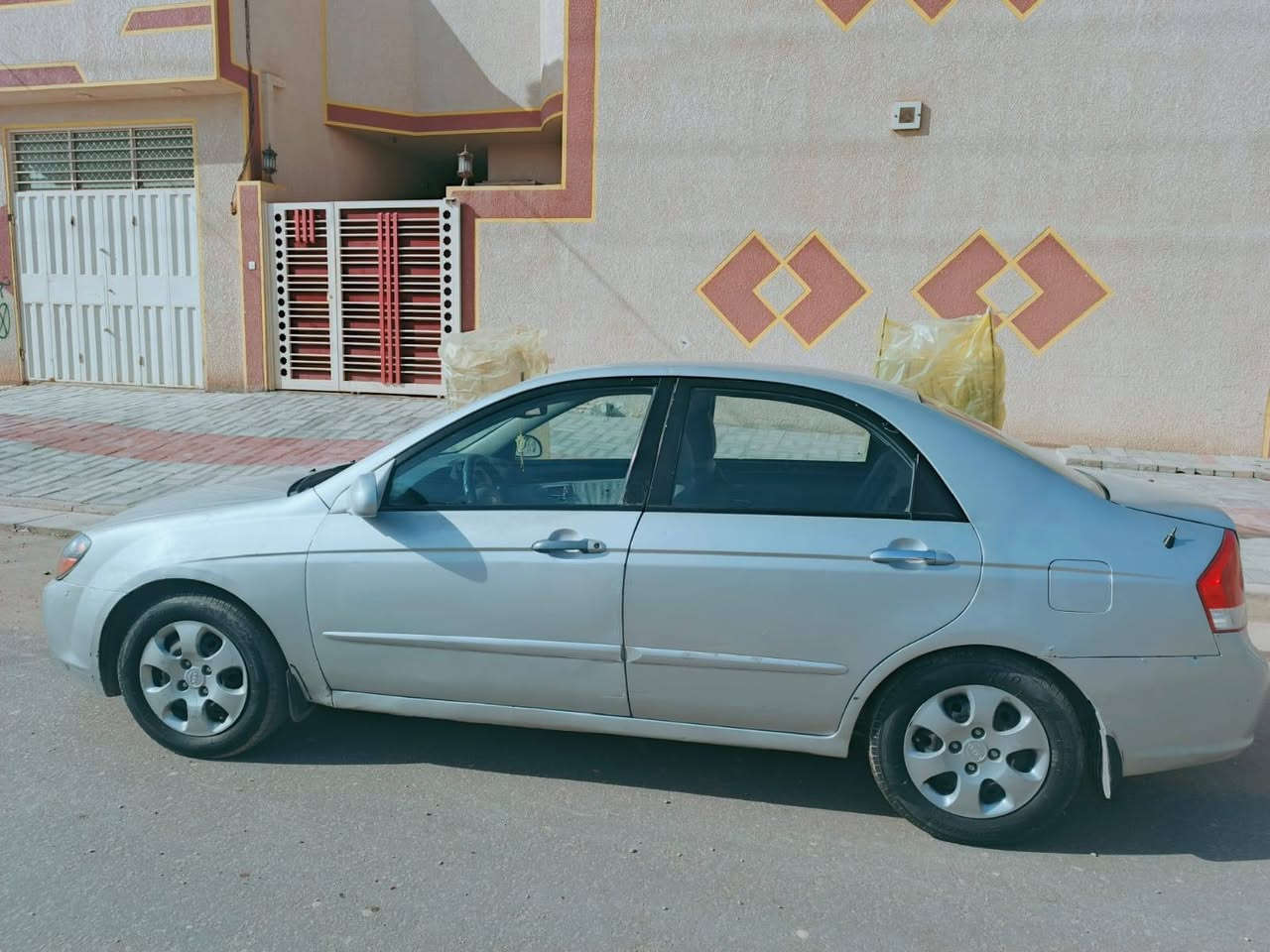 سلام عليكم
كيا اسبكتره موديل 2007 رقم كربلاء انكليزي وارد امريكي ضربتها جاملغ الخلفي بدون دواخل 
كير ومحرك نضيفات حداديه خلفي امامي جديد
تخم تاير تدفئه تبريد شغال كهربائيات شغاله 
السنويه حد 2029صاحبه موجود السعر (80)وبيها مجال مكاني كربلاء حي العسكري
رقم الهاتف ***********
