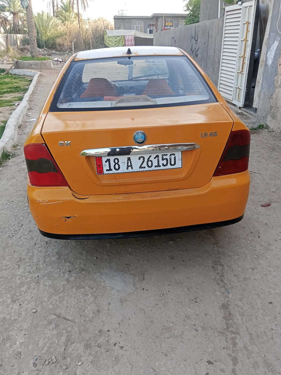 السلام عليكم للبيع جيلي سي كي موديل 2013 بسمي رقم بابل مدارو ثاني يوم مصفره هيئه وغرامات السياره مكينه بيه خيط بخار قليل كير خير من الله حداديه السياره مكفوله من الضربه بيه فقط خياسات موضحه بل صور عله ايدي لايت عالي ناصي زنون اطارات بطاريه جدد اشاير يمنه يسره دبل اشاره كله شغال مكان السياره بابل 
***********
السعر 21 وبيه مجال بسيط
