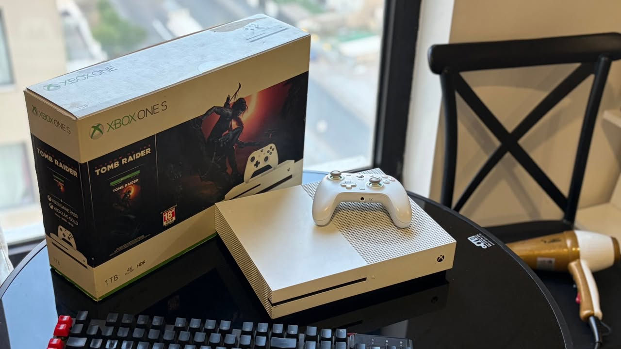 🎮 للبيع Xbox One S سعة 1TB 🎮
الجهاز نظيف جداً وحالته 99%، شغال بدون أي مشاكل وجاهز للاستخدام.

المواصفات والمرفقات:
✅ Xbox One S سعة 1TB
✅ يد تحكم نوع كيم سير الاصليه 
✅ ماوس
✅ كيبورد
✅ شاشة General Silver قياس 42 بوصة
✅ جميع الأسلاك الأصلية

الجهاز مناسب للألعاب الأونلاين وطور القصة، وحالته ممتازة من ناحية الأداء والنظافة.

📍الموقع: بغداد حي الحسين مجمع الروان السكني 
💰السعر: (300 ألف وبي مجال بسيط )

للاستفسار أو التواصل، راسلني على الواتساب 
***********
