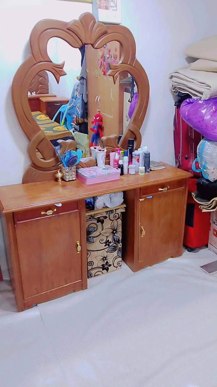 السلام عليكم اخوان غرفة للبيع بدون كنتور
***********اتصل ونتفاهم
