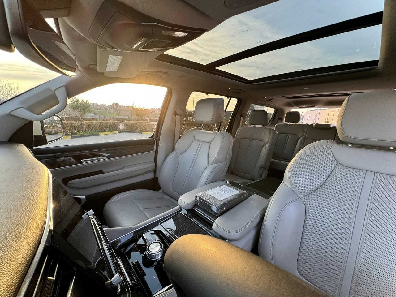 کوردی / عربی
‎بسم الله الرحمن الرحيم
JEEP WAGONER 2022 series 3 ڕەنگە تازەکەی 
جێب واگۆنەر ٢٠٢٢ دەرەجە ٣ فول فول ١/١ 
سەیارەیەکی فەخم و عایلی و ڕاقی منافسی کادیلاک
مەکینە ٨ پستۆنی ٥.٧ هێمی 392hp مەرغوب 
رەقەم کراوە سەنەوی تا ٢٠٢٩ بە ناوی خۆمانەوەیە
هەرزەو بەرادی تازەیە بەیانی بیکە بە ناوی خۆتەوە
تەنها ٢٢ هەزار کیلۆ مەتر ڕۆیشتوە 

نرخ 💵(( 445 ))💵 وەرەقە و معامەلە 

مواسەفات سیرێس ٣ فول فول :
دەبڵ پانۆراما و دۆسە کارەبا و ٥ بەصمە و داتاشۆ 
ئۆتۆ پارک دەبڵ جەگ هەوا  ٥ جۆر بەرز و نزم ئەکرێت 
کوشن کارەبا وجلد و تەبرید و هیتەر و چوپ و خەزن 
گێچ دیجیتاڵ و شاشە گەورە و گێر ڤۆلیۆم ٧ مۆد 
٥ کامێرا و ڕادار گەورە و حاسە فول ئەسیست ٣٦٠ پلە
سنوق شەفت و شەق و کوشنەکانی دواوە کارەبا 
ئاوێنە شەفت ویل ٢٢ ئینج و تایەی eagle بیلاد
سوکان جلد و کارەبایی و هیتەر و ڤۆلیۆم 
لایتی پێشو دوا LED و حاسە و پلاجکتۆر 
بە سویچ دەبڵی بەرز و نزم ئەکرێت 
سیستەمی مکەبەرەی MClntosh 🔊
٧ نەفەری و تەبرید مەرکەزی ❄️
زۆر مواسەفاتی تر ….

سەیارەکە تەنها پەڵەیەکی بچوک PDR ی هەیە  

ڤیدیۆی کامل مواسەفاتی سەیارەکەم لایە کڕیار لە ڕێگەی واتسئاپ  دوا بکات ✅

📍شوێن : سلێمانی 

***********☎️
ڤایبەر و واتسئاپی لەسەرە 
—————————————————————-
جيب واگونر  ٢٠٢٢ درجة ٣ فول ١/١ لون جديد 

ماشآءالله سيارة قوية فخم امريكي بمعنى الكلمة 
محرك ٨ سلندر ٥.٧ هيمي 392hp مرغوب 
سيارة مرقم سليمانية و سنوي جديد ٢٠٢٩
هزة و براد جديد ما علية غرامة تحويل مباشر ✅
٢٢ الف كيلو ماشي فقط

سعر 💵(( 445 )) 💵ورقة و بيها مجال 

مواصفات سيريس ٣ فول :
٢ بانوراما و دوسه كهربائي و داتاشو ٥ بصمة
دبلات جك هوائي و ينزل و يسعد ٥ درجات 
گيج ديجيتال و شاشة كبير و اوتو بارك و گير فوليوم 
٥ كاميرات و رادار  كبير  حساس و فول اسيست 
كشن جلد و كهربائي و تبريد و ٤ تدفئة و چوب و خزن
سندوق جك و يفتح بل رجل و ويل ٢٢ انج و تاير جديد
كشنات خلفي تحكم كهربائي و سماعة mclntosh🔊
ستيرن جلد و تدفئة و كهربائي و فوليوم مراية شفط
لايت أمامي و خلفي LED و حساس و بروجكتر 
دبلات يصعد و ينزل بل ريموت ( بصمة) 
٧ راكب و تبريد مركزي ❄️
بعد هواي مواصفات….

ملاحظة / سيارة كبيرة منافس كديلاك و يوكن 

عندي فيديو كأمل مواصفات السيارة شراي آطلب عن واتساب ✅

سيارة بي فقط اقل من شبر PDR 

📍مكان السيارة: سليمانية 

***********☎️
فايبر و واتساب موجود
