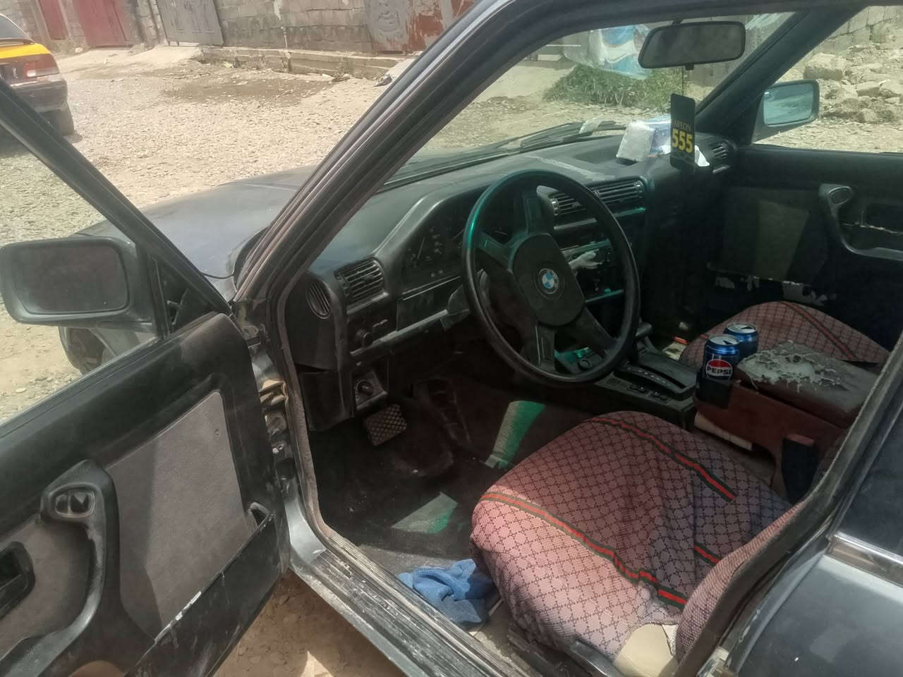 السلام عليكم من رخصت لادمن بيم زعره سياره فول تبريد ويا لسويج محرك شرط كير شرط كشر 90بل ميه تواير نص سياره لماني بسمي سنويه بل 28سعر 30وبيها مجال لطيبين وراوس هم يرهم حسب لقناعه***********

