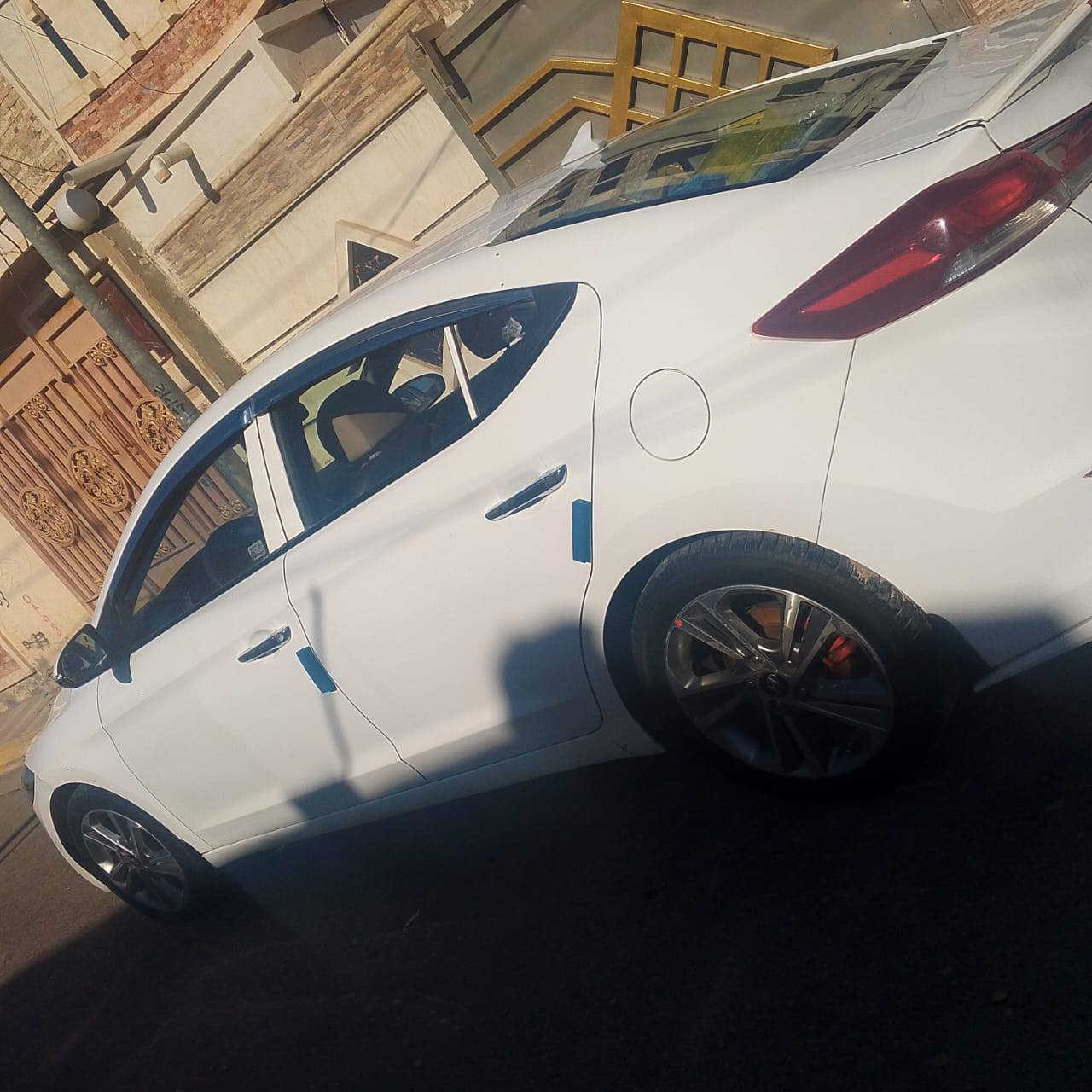 للبيع 
الانتراة موديل 2018خليجي
فول مواصفات عده البصمة
محرك 200دوش بلادي
كير صدر تخم تأير
تبريد ثلج
سيارة جديدة
ضرر بنيد ونص باب اثر شخوط 
سعر 140وبي مجال
رقم بغداد جديد
هزة جديدة
***********

***********
مكان السيارة الانبار فلوجه
