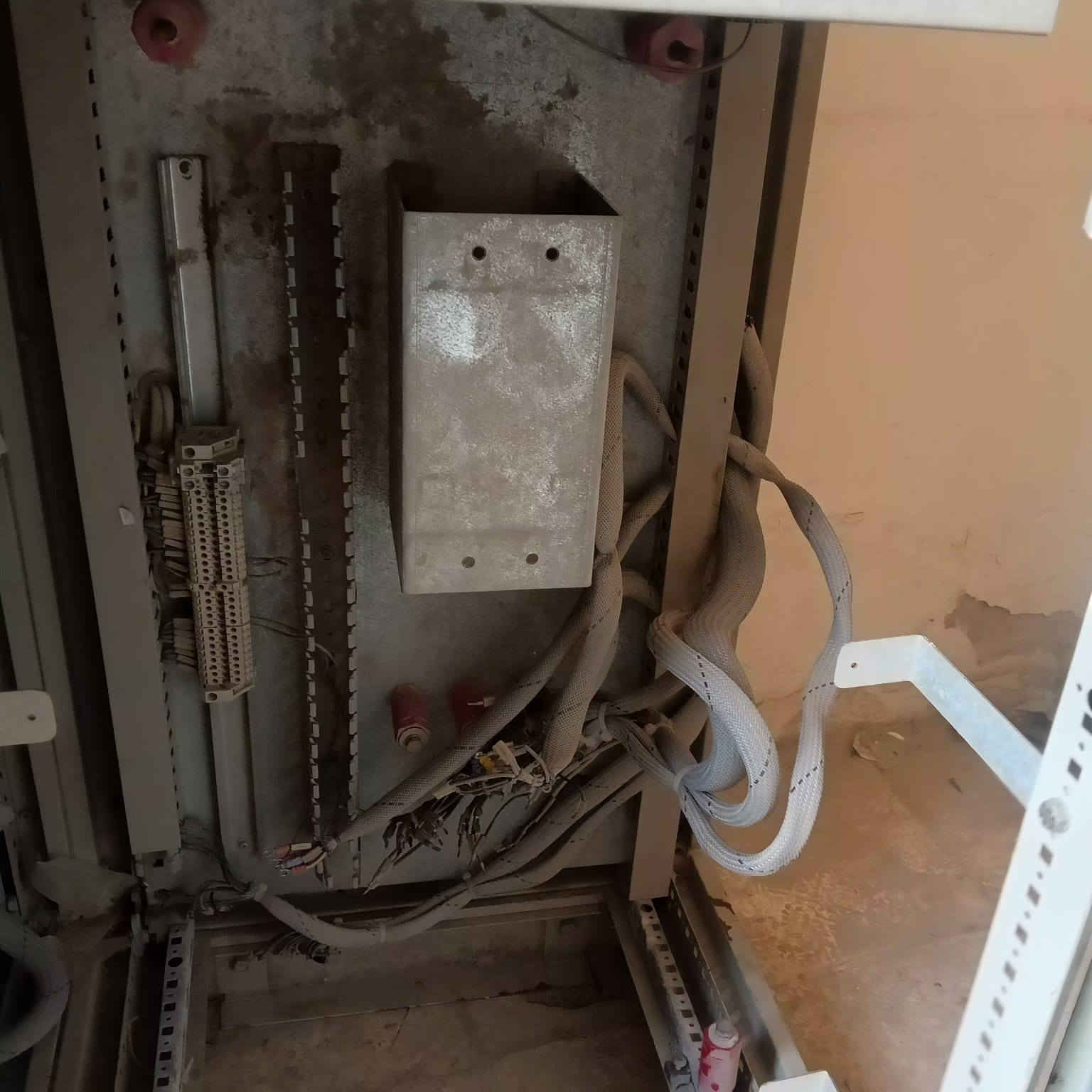 السلام عليكم بورد مولدات للبيع 
الحجم 120*200*60 المكان بغداد الإستفسار الاتصال***********
