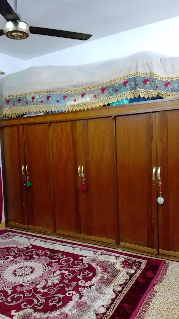 قنصور 6 ابواب للبيع 150 الف مكاني بال 95
***********
***********
