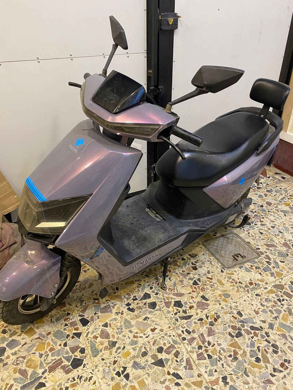 السلام عليكم ماطور شحن للبيع نوع ماسه اربع سرع سرعته 99 موديل 25 ماطور كامل مكمل دبل إشاره هورن اشاير 6 بطاريات كبار على فحص شرط لايت عالي ناصي سعره 400 بي مجال عنوان رمادي اتصال على رقم ***********
