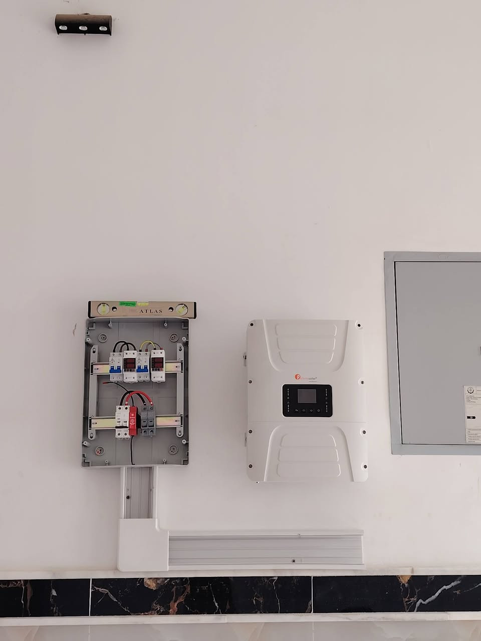 مكان التنفيذ : الديوانية - قضاء غماس
تم بحمد الله وفضله تنصيب منظومة طاقة شمسية☀️⚡
15 امبير : نهاري 
15 امبير :   ليلي

✅ 8 ألواح شمسية نوع ( لونجي هيمو x10 ) عالية الكفاءة ضمان 10 سنة

✅انفيرتر فيليستي 6 كيلو واط   ip65 ضمان 5 سنوات

✅ بطارية ليثيوم فوسفات الحديد فيليستي 17.5 كيلو واط ضمان 5 سنوات

✅ هيكل حديد  مغلون مثبت بالبراغي لضمان المتانة ومقاومة الظروف الجوية

✅ تنفيذ وفحص وتشغيل بأيدي فنية متخصصة

نسعى دائماً لتوفير أفضل الحلول في مجال الطاقة الشمسية، لتقليل استهلاك الكهرباء وتوفير طاقة مستقرة وآمنة على مدار الساعة.

للاستفسار والحجز:
📞 ***********  ياسر رحيم
العنوان : الديوانية- قضاء غماس 

الابداع المتميز ..... طاقة تثق بها
#الطاقة_الشمسية #الديوانية #غماس #الابداع_المتميز #SolarEnergy #طاقة_شمسية #انفيرتر #بطاريات_ليثيوم #توفير_الطاقة
