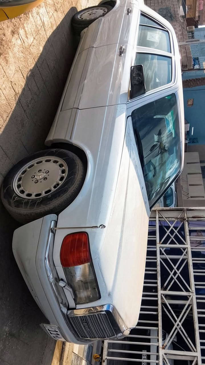 مارسدس موديل 2090 رائسي اريل كهرباء فتحتين سلايت السعر 85 و بيهه مجال رقم الاستفسار ‭0770 039 7722‬ العنوان المعرض بغداد الشعب قرب سوق اربع الاف
