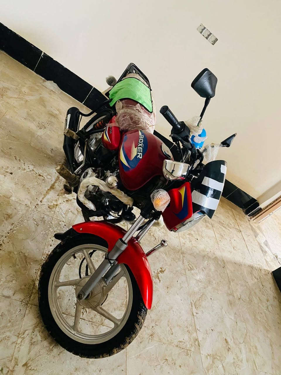 معرض عزام الخويلدي
مكاني ناصريه قلعه سكر
***********
بوكسر اللبيع موديل 2017 بيها خيط بخار قليل كلش 
سعرها ٧٥٠ قفل 🔒
وراق اصليه شرط ترقيم
دراجه كامله مكمله ما ذب عليها الف
