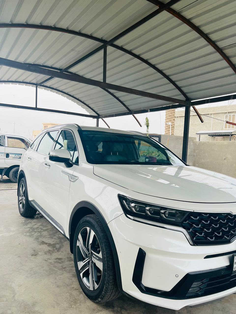 السلام عليكم سورنتو للبيع خليجي موديل 2021 فول مواصفات عدا الفتحه بصمه أبواب بصمه تشغيل كراسي  كهرباء جنطه كهرباء شاشه كاربلاي تحكم ستيرن كاشف ضباب مري شفط بردات خلفيه تشغيل عن بعد وبيها هواي مواصفات السياره رقم بغداد إنكليزي مكانها  بغداد أبو غريب السعر 265 وبيها مجال 
***********
