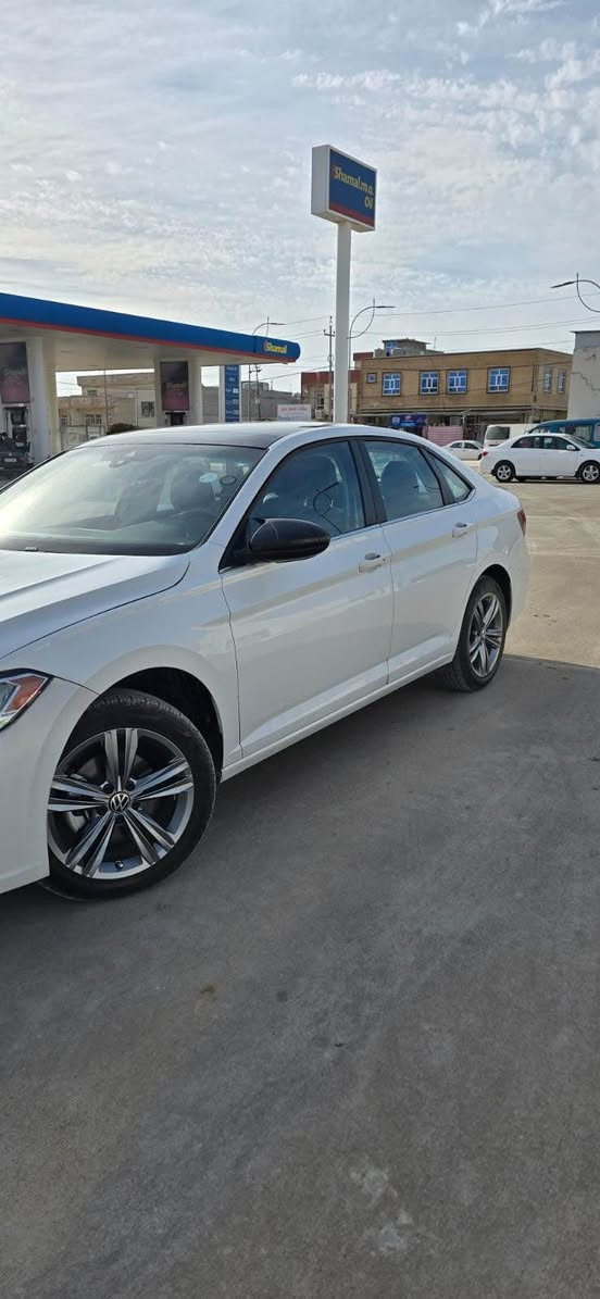 جیتە se پلەس 
مۆدیل ٢٠٢٣
٤٣ هەزار کیلۆمەتر رۆییە
مواسەفات پانۆراما بەسمە گێچ الکترۆنی
ئێرباگی تەنها سوکان بیلادی بۆدانرایتەوە  
سەیارەکە نمونەیە لە جوانی 
سێ پارچەی هەیە 
بۆنیت چاملغ دەرگا بستێک شان بێ داخیلی
رادیتە و لایتی بیلادە 
رەقەم شانسیم داناوە دەتوانن سەیری بکەن 
(***********) نرخ158 أربيل, العراق
