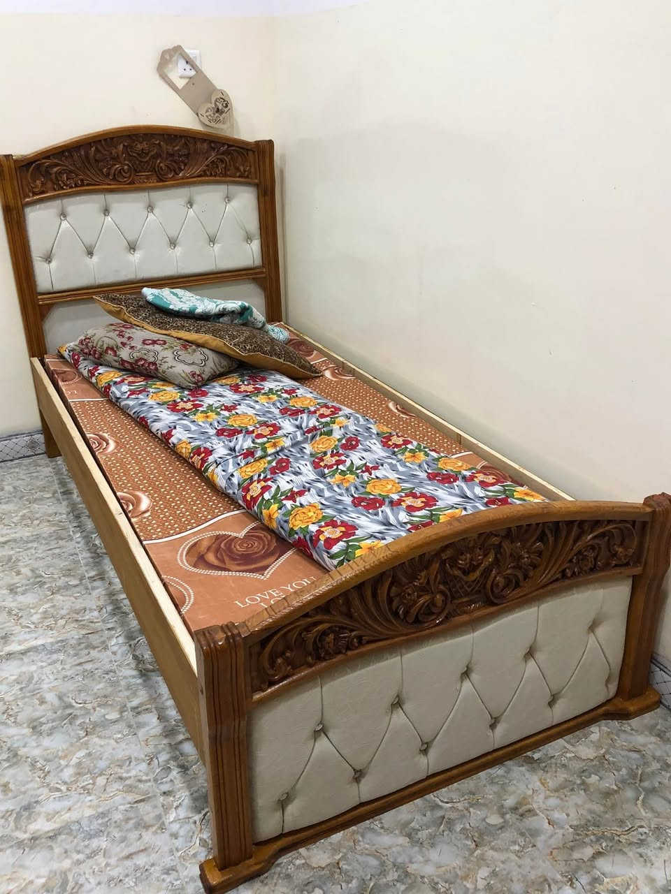 غراض للبيع
ميز دراسة عيبو باب بس ويقع وموجود يصلح ب40
كمداين 2 سعرم 20
تخت نفر 120
تواصل ***********
