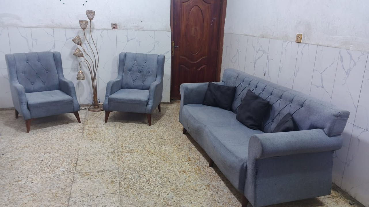 تخم 7 مقاعد نظيف
سعره 170 وبي مجال لبياع 
يوجد توصيل بكروه ب واتساب
***********
