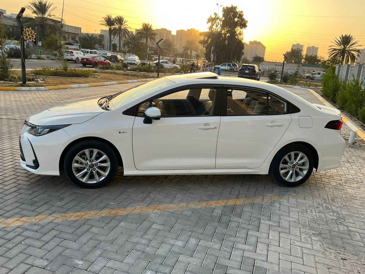 السلام عليكم للبيع كورلا HEV موديل 2025 مكفوله كفاله عامه من البارد ول صبغ ول تبديل ومن الرصعات ماشيه 14 اخت الزيرو وفول مواصفات من عده الكرسي مو كهرباء بحاله الوكاله السياره رقم بغداد باسمي مكانها بغداد السيديه للاستفسار عل سعر واي سؤال الاتصال عل رقم ***********  ولا تعلقلي تكلي السعر والسعر وتنطي سعر بكيفك  اتصل وبيك خير ودلل
