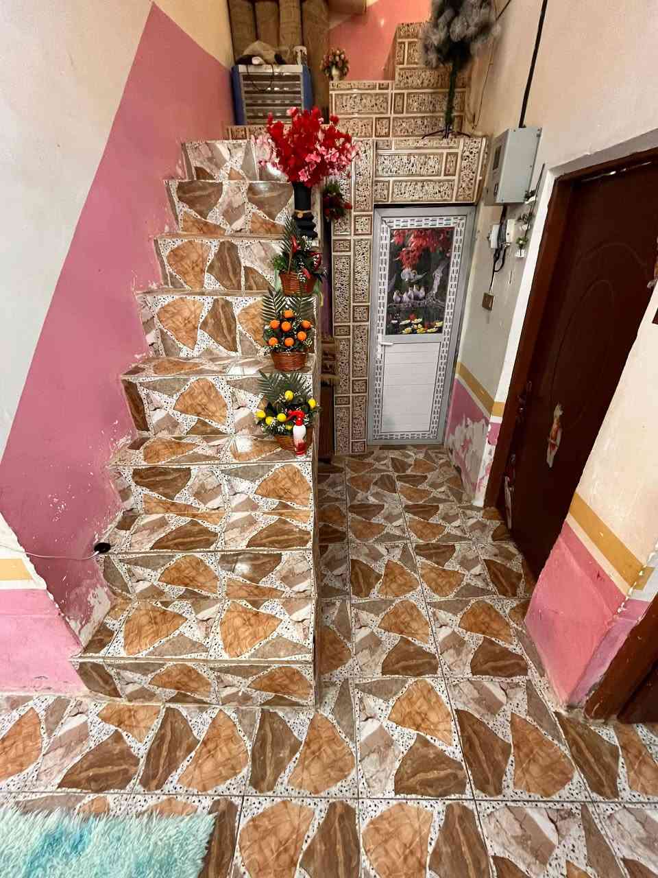 دار البيع مساحه 100 قرب النفوس ***********
