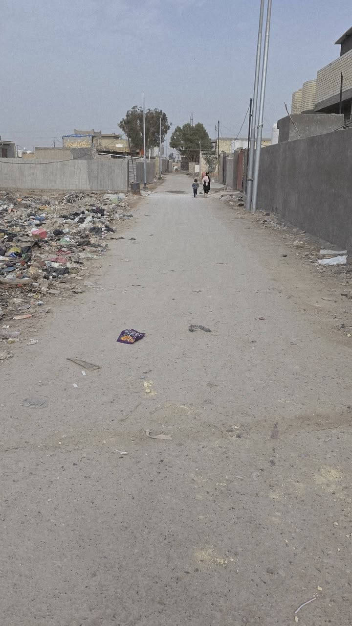 السلام عليكم قطعه ركن خط ثاني تبليط شارعين مجاري ماي كهرباء واصله المساحه 600متر قرب مطعم الديوان الاستفسار ***********
