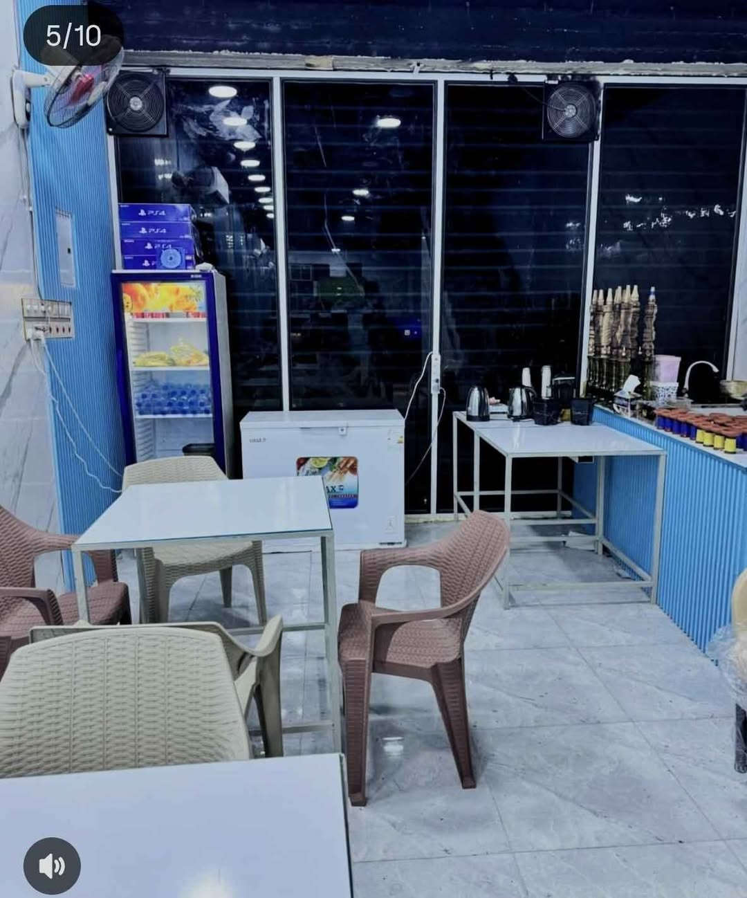 كوفي للبيع كامل مكمل مساحه 100متر طابق 2
يحتوي على 6 شاشات و3 بلي فايف  و2 بلي فور
بالاضافه لشاشه لعرض المباريات
ومطبخ كامل 
العنوان حي النصر شارع البانزين خانه مقابل مجمع جوهرة العرب
لتفاصيل اكثر راسلني واتساب
*********** النجف, العراق
