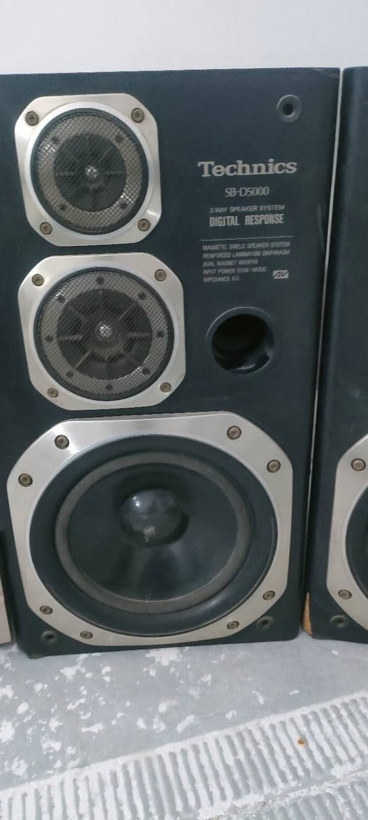 مظخم صوت نضام استيريو ومسرحي
نوع ياماها 220فولت 210 واط 1+7 وضع شركة مع راديو FM مع اربعة سماعات تكنكس سعر 250الف


**إذا كنت صاحب هذا الإعلان وتريد حذفه لأي سبب، رجاءا أرسل رسالة إلى الدعم الفني**